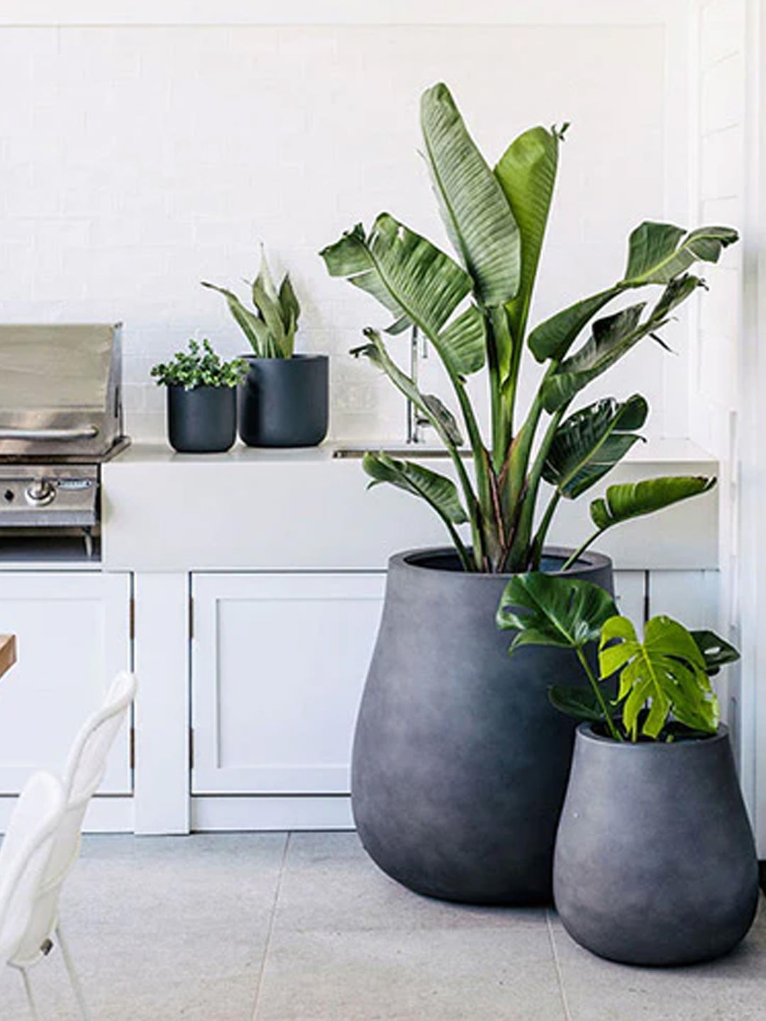outdoor-pot-concrete-grey-curve-balcony-garden-alfresco-lux