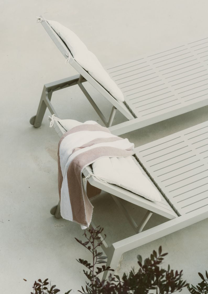 outdoor-lounge-pool-trove-collective